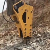 4 ton excavator with breaker hammer