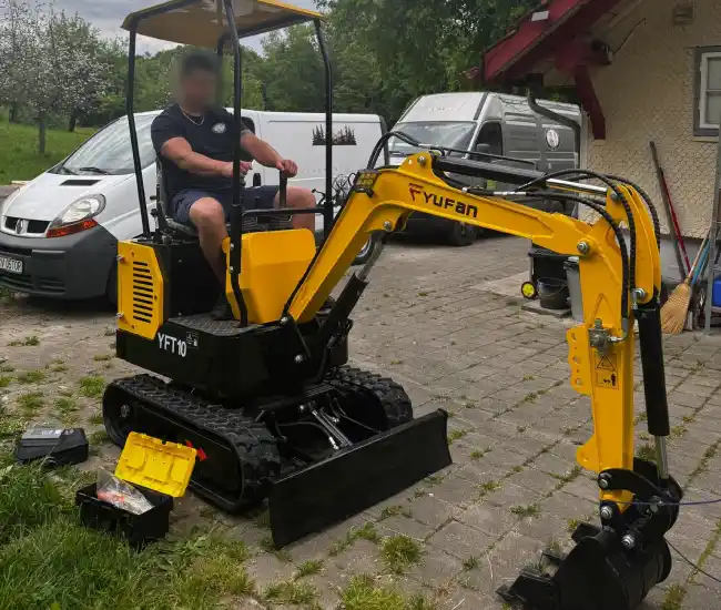 Our German customer is operating our 1 ton excavator