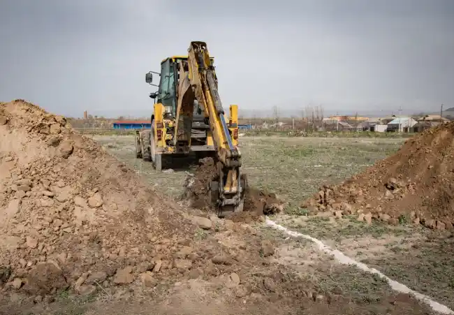 drive the excavator tracks right on the line